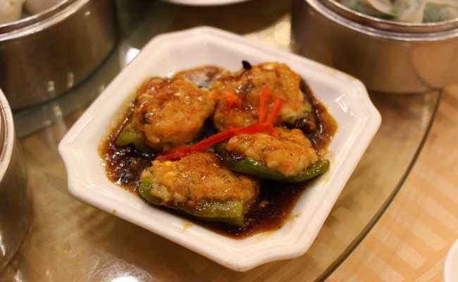 以特制肉馅煎出来青椒镶肉非常受歡迎
